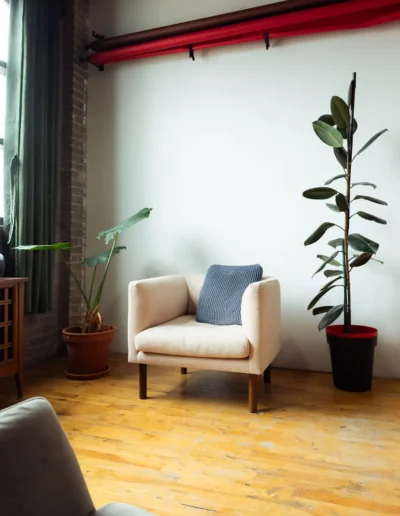 Backdrop de couleur et fauteuil au Studio Popcorn