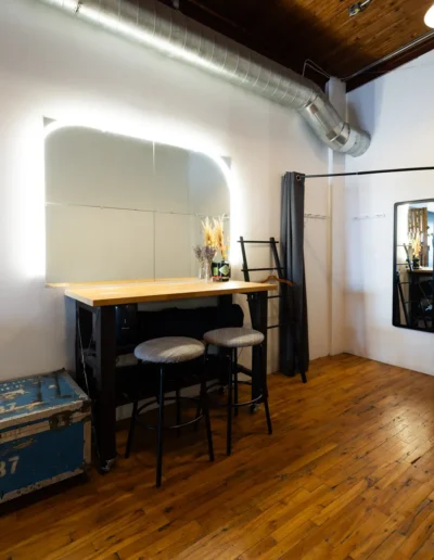 Station de maquillage style Hollywood au Studio Popcorn