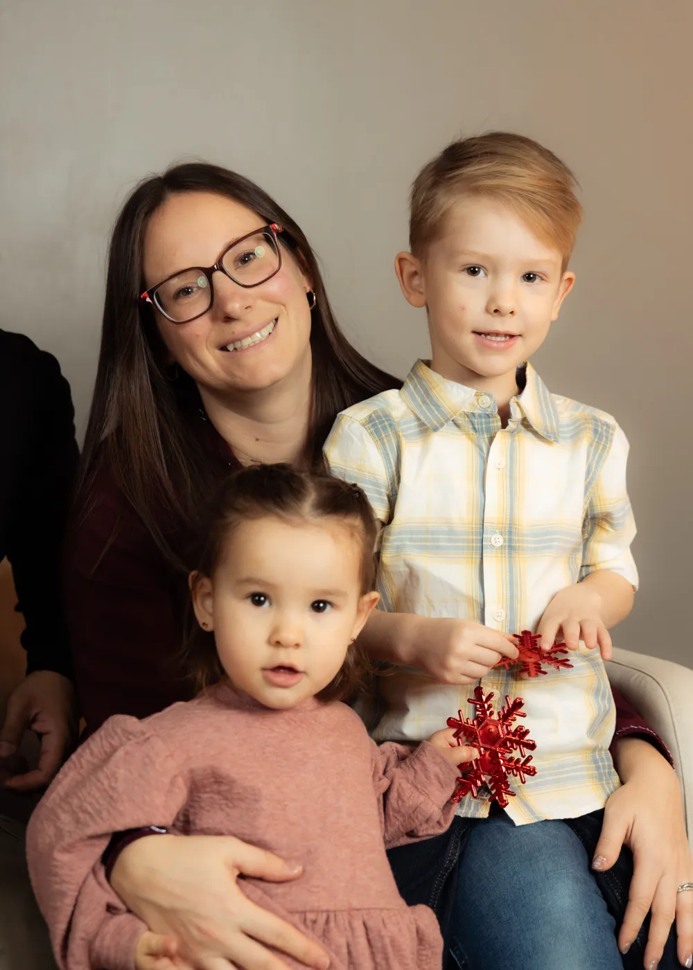 Mère et ses enfants, mini-séance des Fêtes au studio